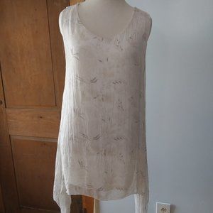 Silk shark bite hem sleeveless  top neutral colors  Giusy size  L
